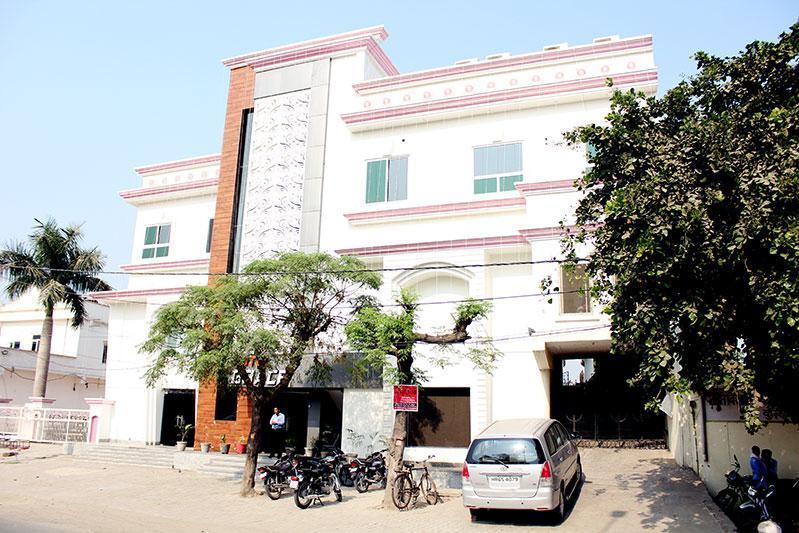 Grace Hotel Karnāl 外观 照片