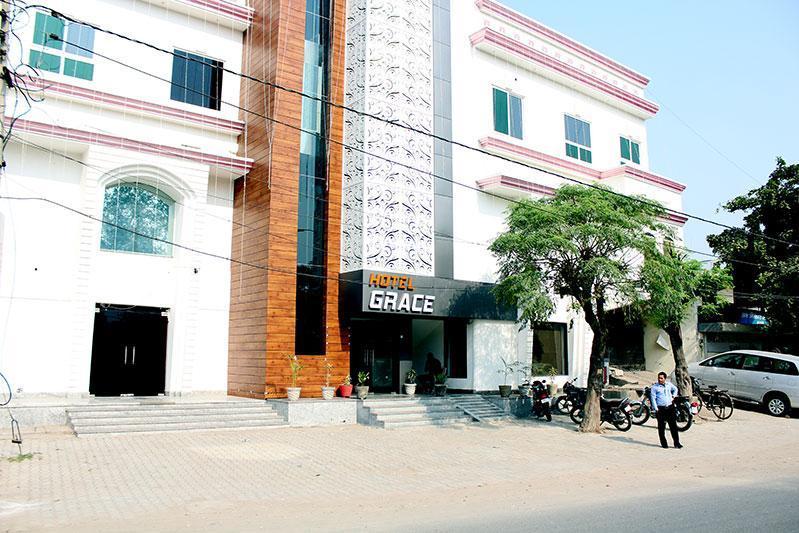 Grace Hotel Karnāl 外观 照片