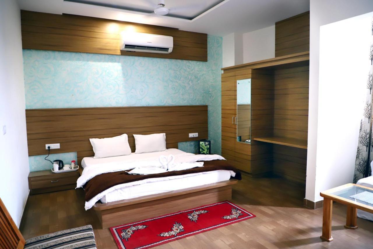 Grace Hotel Karnāl 外观 照片