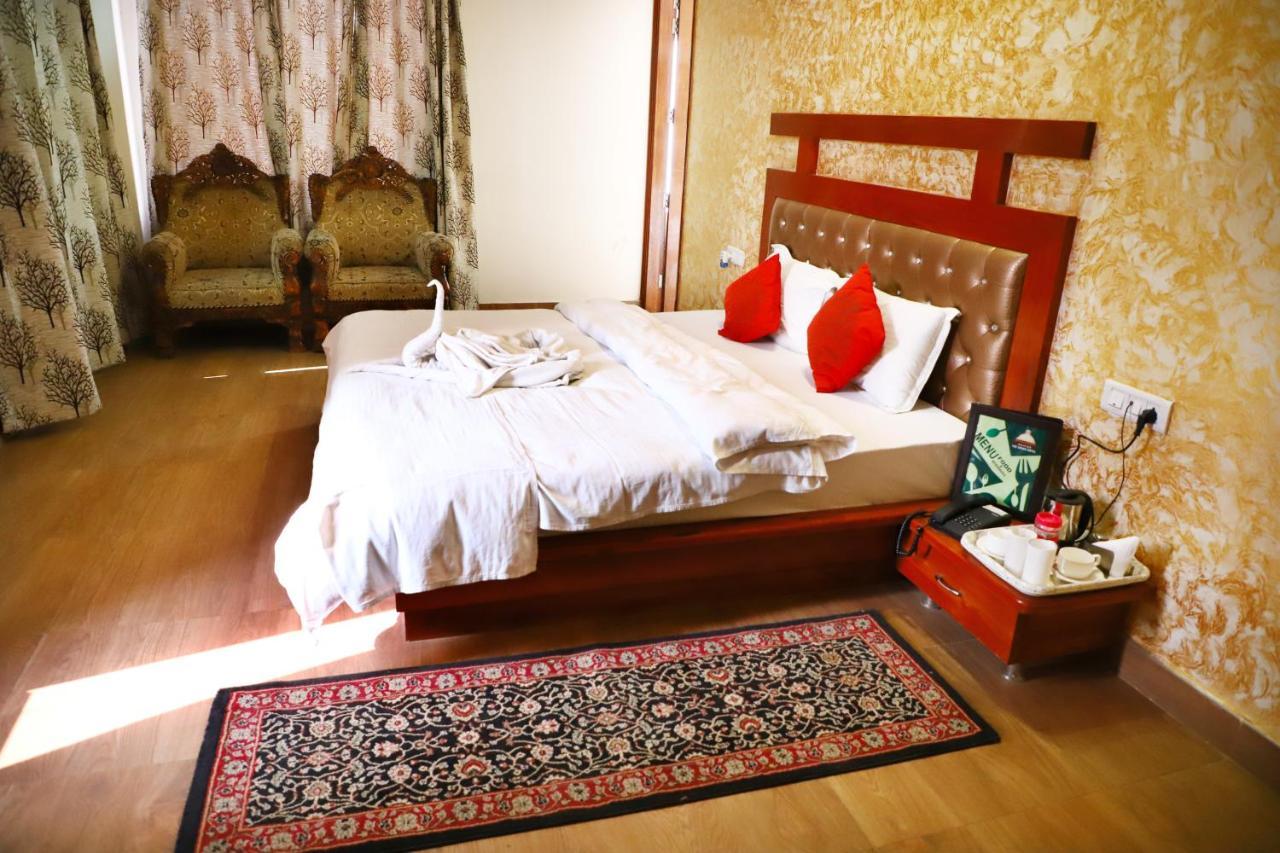 Grace Hotel Karnāl 外观 照片